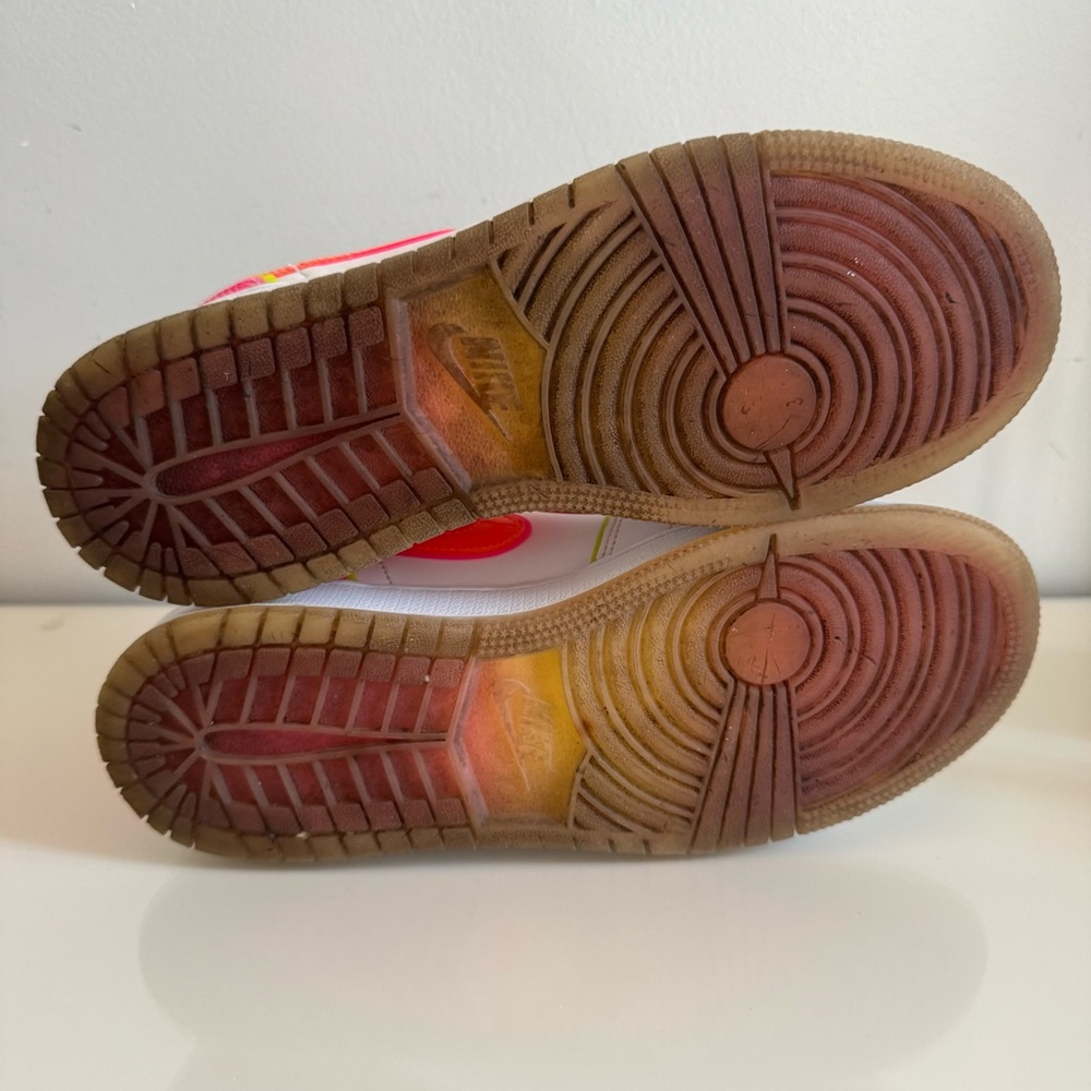Air Jordan 1 Mid SE GS ‘Edge Glow’ - Picture 9 of 9
